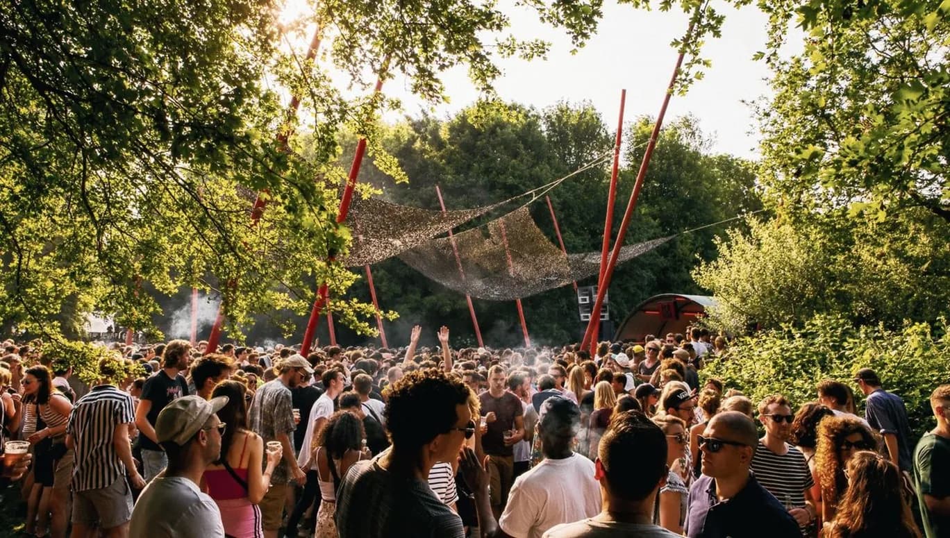 Dancers in the woods at Lentekabinet outdoor festival