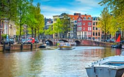 A tour bout on the canals.