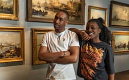 A couple visits Het Scheepvaartmuseum.