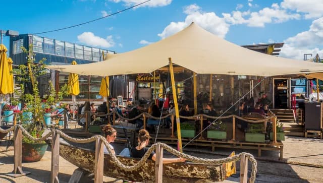Café De Ceuvel people sitting on the terrace