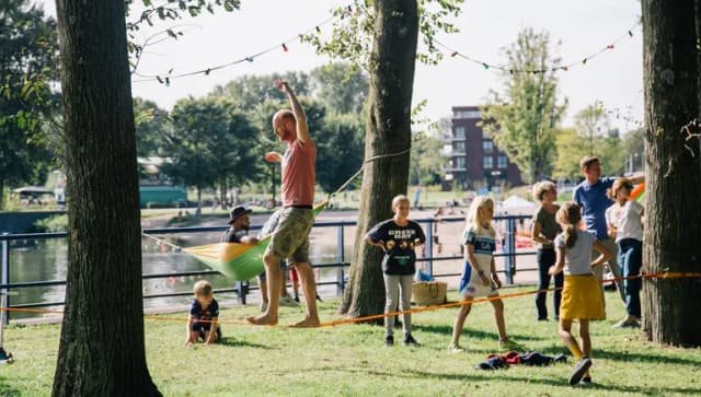 Kids playing at West Beach, Sloterplas during 24H Nieuw-West.