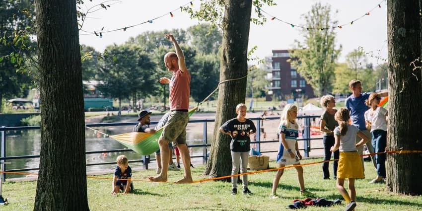 Kids playing at West Beach, Sloterplas during 24H Nieuw-West.