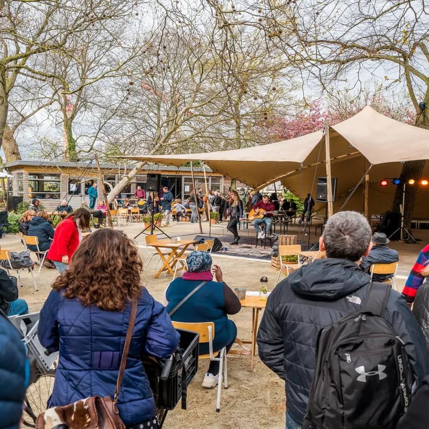 Live performance at the Tolhuistuin