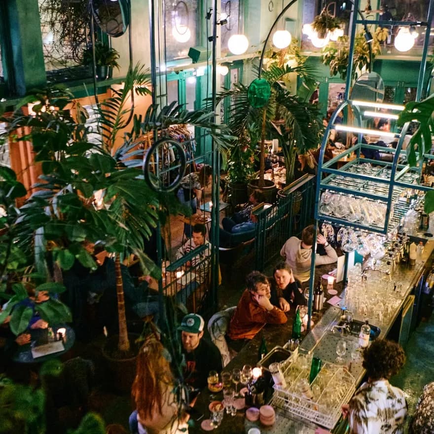 Bar Botanique café-restaurant interior
