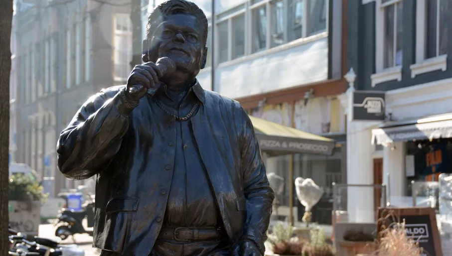 Statue of the famous Amsterdam singer André Hazes at the Eerste van der Helststraat in De Pijp.