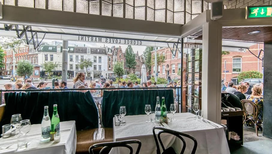 Interieur van de Franse brasserie George WPA.