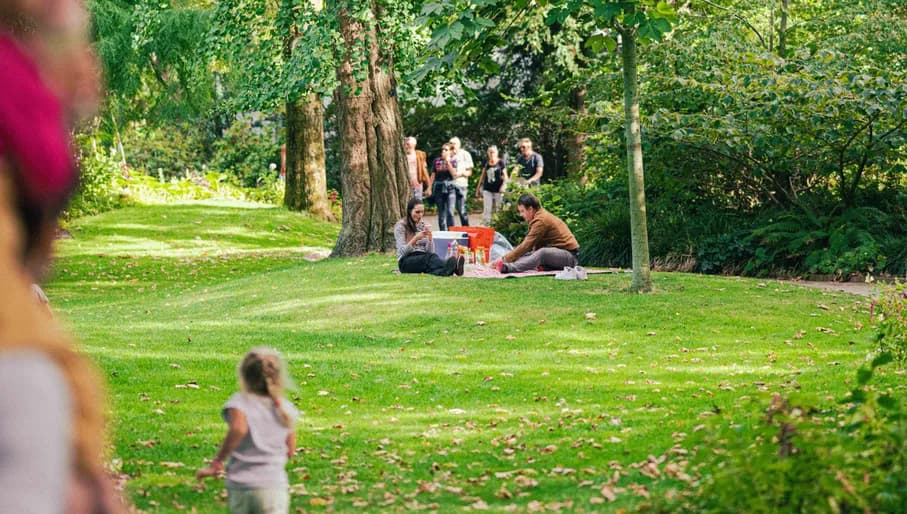 Picknicken in de tuin van Artis