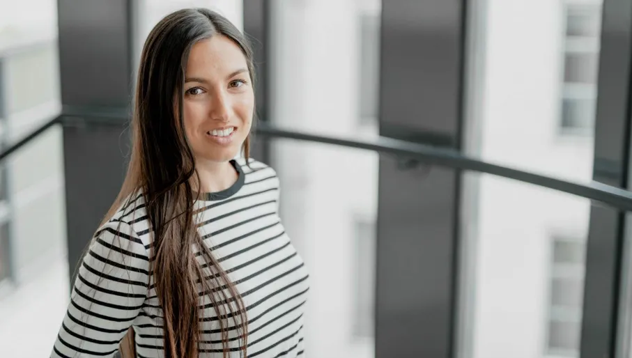 Portrait of Kriya Mehta of StartupAmsterdam team