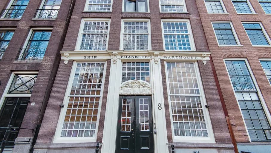 17th-century department store full of antiques, for private dining with refined set menus.