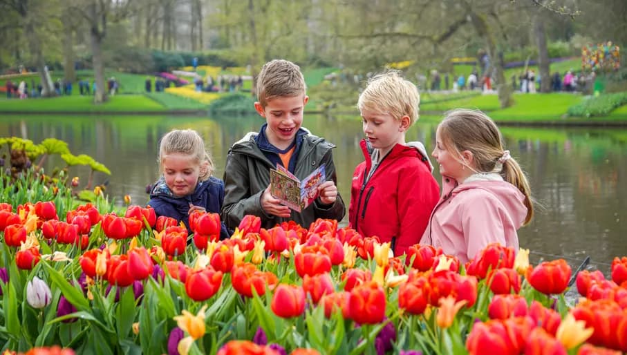 Children in flowers at Keukenhof