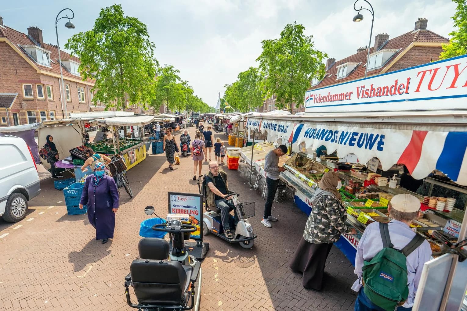 People shopping at the Van der Pekmarkt
