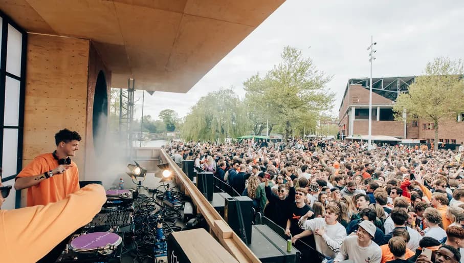 Oranje Bloesem Kingsday people partying with the DJ