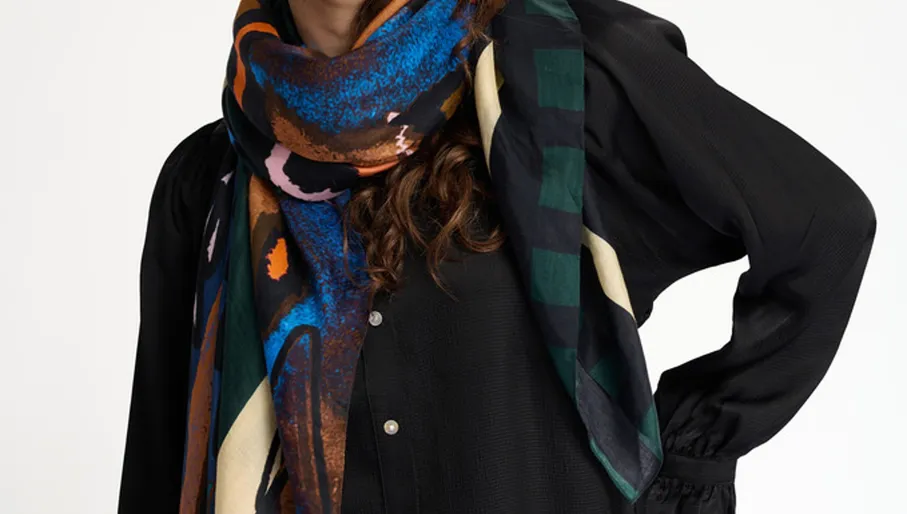 Woman with scarf of POM Amsterdam