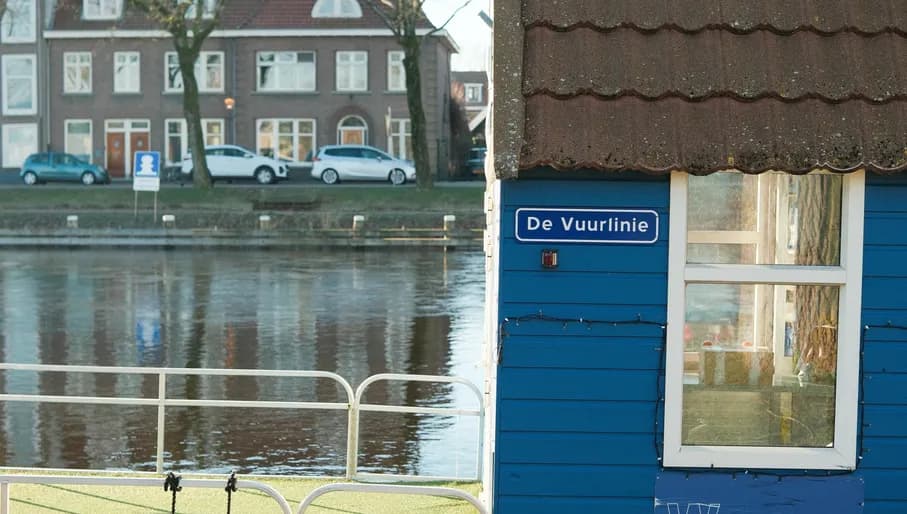 De Vuurlinie docked in Weesp