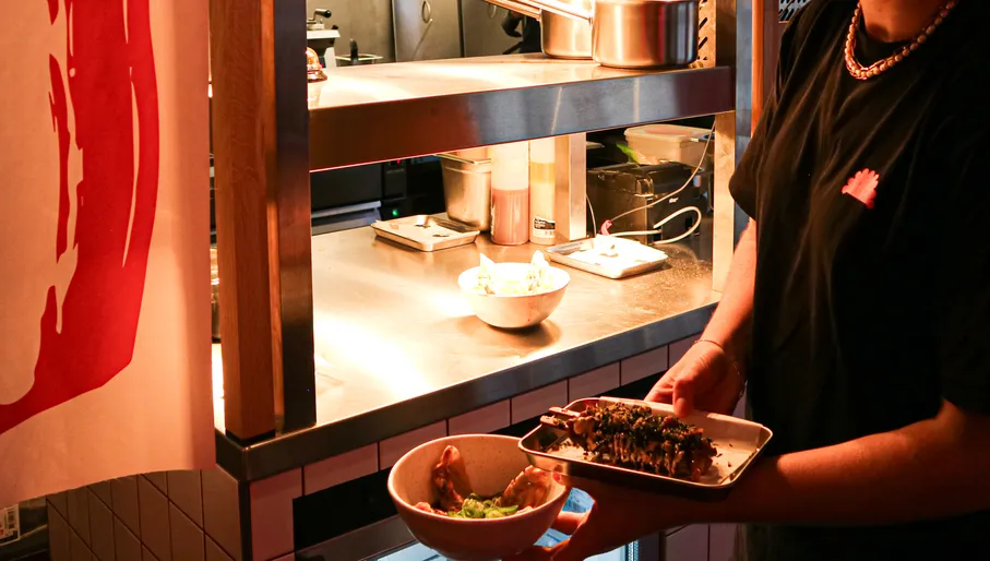 OTEMBA-gyoza waiter serving dishes.