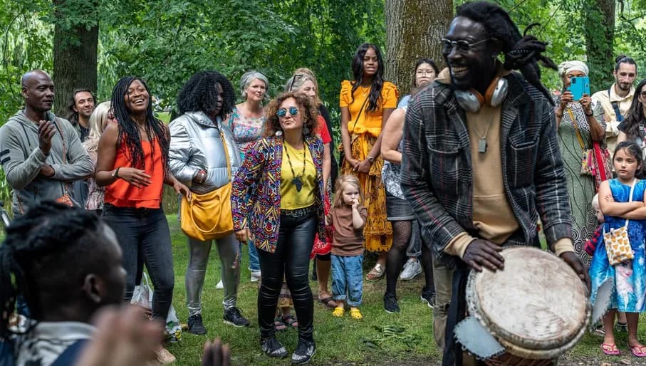 A man playing djembé during Keti Koti Festival 2022 in the Oosterpark.