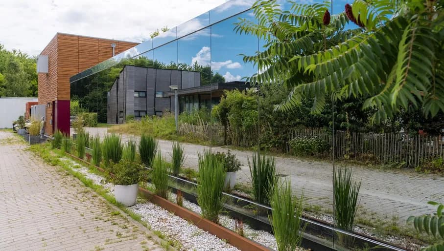 Het Spiegelhuis (The Mirror house) is a modern house in De Eenvoud in Almere.