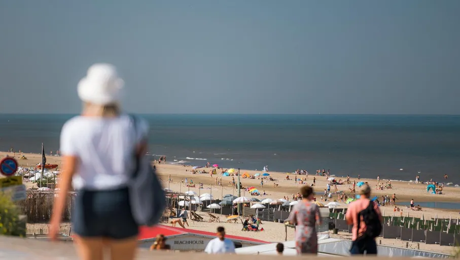 Overview of Zandvoort beach.