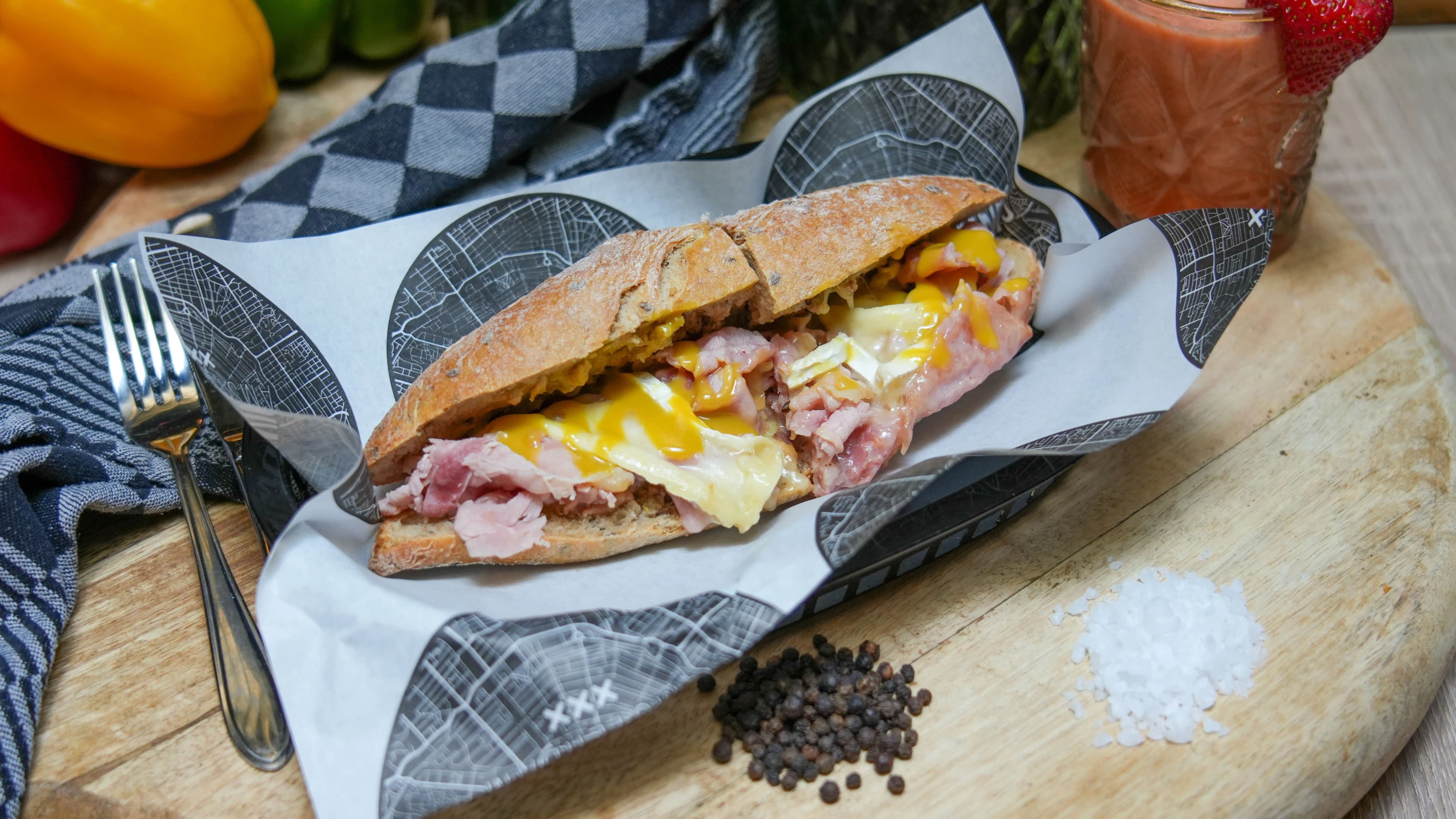 Sandwich Grilled ham with melted brie