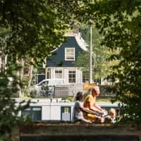 Family cycling near Noorderpark houseboats