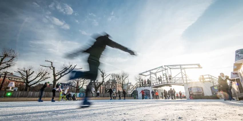 Ice* child ice skating at Museumplein