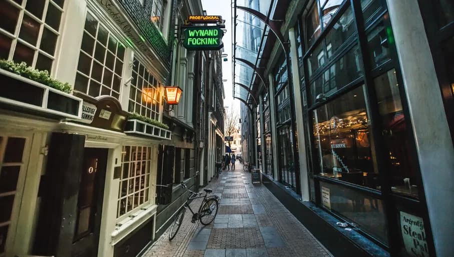 Proeflokaal Wynand Fockink jenever genever distillery tasting room.